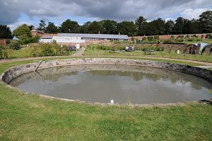 Dipping Ponds: Dipping Pond by Philip Halling, CC BY-SA 2.0 <https://creativecommons.org/licenses/by-sa/2.0>, via Wikimedia Commons